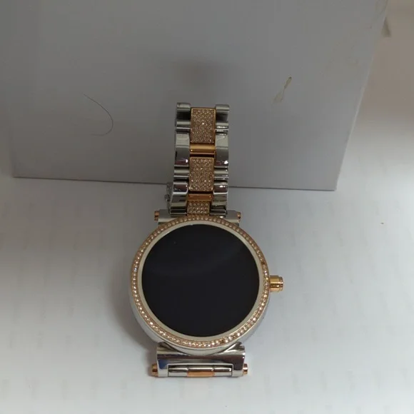 New & Authentic Michael Kors Smart watch Rose Gold/Silver - Picture 8 of 15